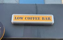 low coffee bar 간판 포트폴리오